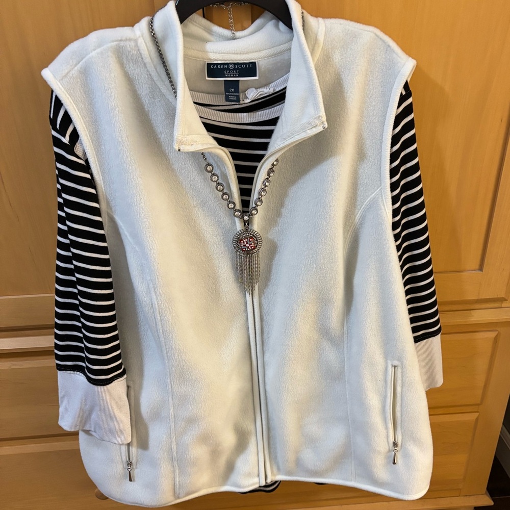 Karen Scott 2x fleece vest
